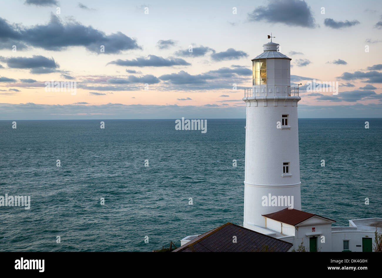 Trevose Capo Faro sulla costa nord della Cornovaglia Foto Stock