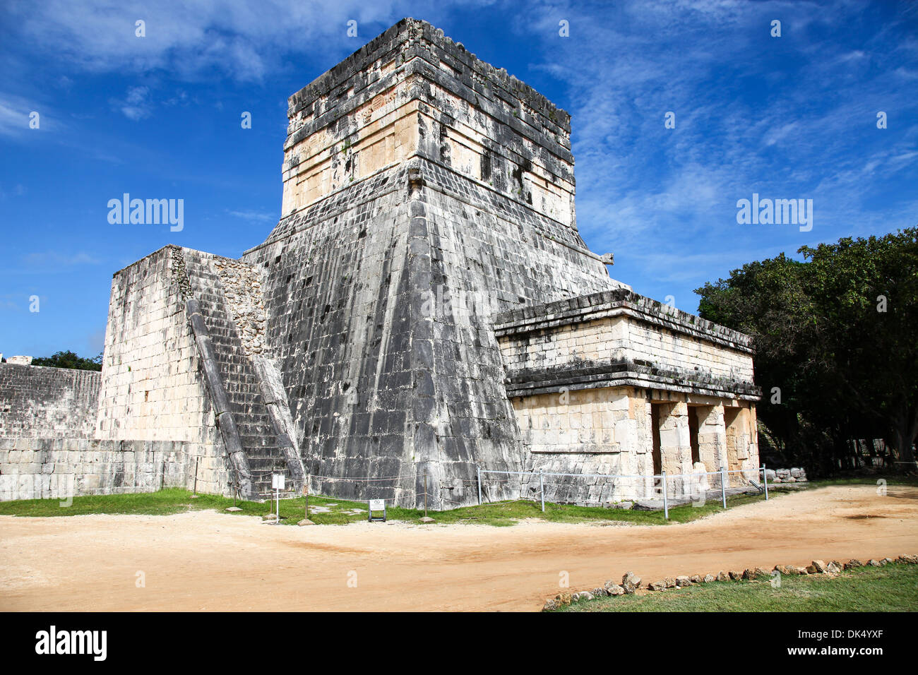 Tempio dei giaguari Chichen Itza rovine maya sulla penisola dello Yucatan Messico America del Nord Foto Stock