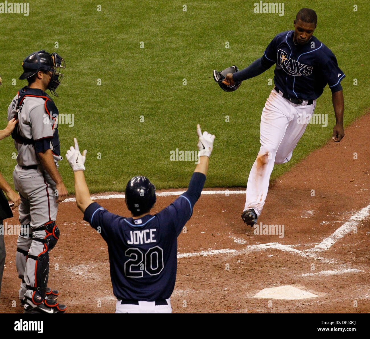 Apr. 16, 2011 - San Pietroburgo, FL, Stati Uniti d'America - SP 335893 te raggi 10.EDMUND D. FONTANA | Orari.(04/16/2011 Tampa) BJ Upton punteggi il gioco vincente su un colpo da Johnny Damon con basi caricato nel nono inning. Il Tampa Bay Rays battere il Minnesota Twins 4-3 il 16 aprile 2011 a Tropicana in Campo San Pietroburgo. [EDMUND D. FONTANA, volte] (credito Immagine: © San Pietroburgo volte/ Foto Stock