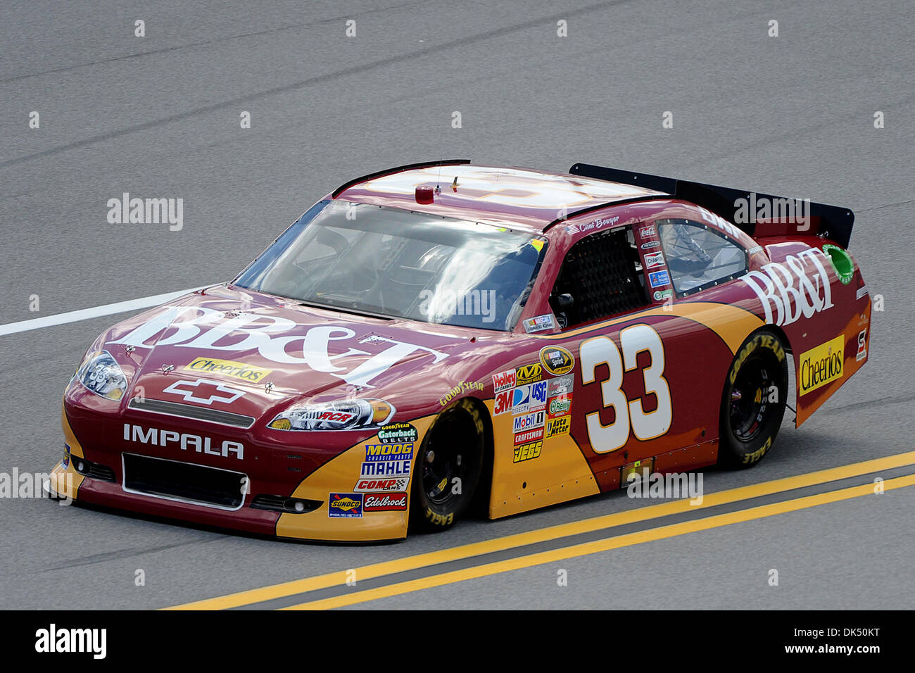 Apr. 16, 2011 - Talladega, Alabama, Stati Uniti - Clint Bowyer driver della Richard Childress Racing Chevrolet (33ÃŠ) qualificate per il AaronÃ•S 499 a Talladega Superspeedway di Talladega Alabama. (Credito Immagine: © Marty Bingham Southcreek/Global/ZUMAPRESS.com) Foto Stock