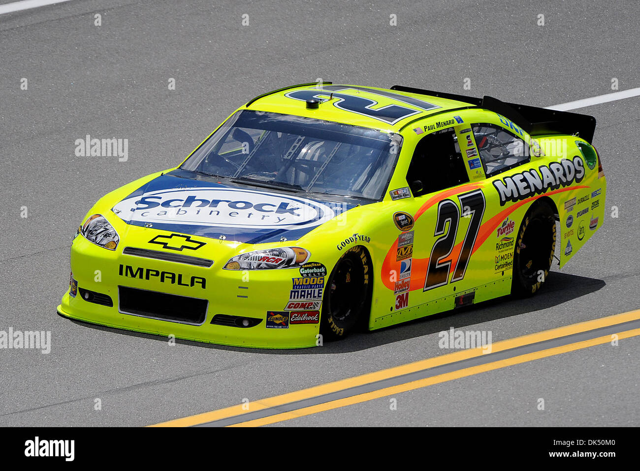Apr. 16, 2011 - Talladega, Alabama, Stati Uniti - Paul Menard driver della Richard Childress Racing Chevrolet (27ÃŠ) qualificate per il AaronÃ•S 499 a Talladega Superspeedway di Talladega Alabama. (Credito Immagine: © Marty Bingham Southcreek/Global/ZUMAPRESS.com) Foto Stock