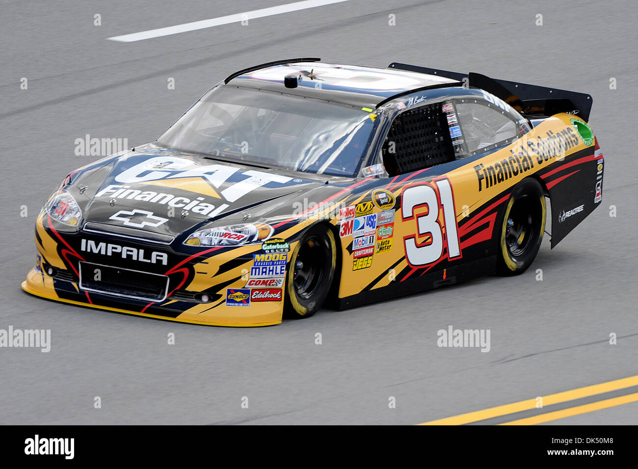 Apr. 16, 2011 - Talladega, Alabama, Stati Uniti - Jeff Burton driver della Richard Childress Racing Chevrolet (31ÃŠ) qualificate per il AaronÃ•S 499 a Talladega Superspeedway di Talladega Alabama. (Credito Immagine: © Marty Bingham Southcreek/Global/ZUMAPRESS.com) Foto Stock