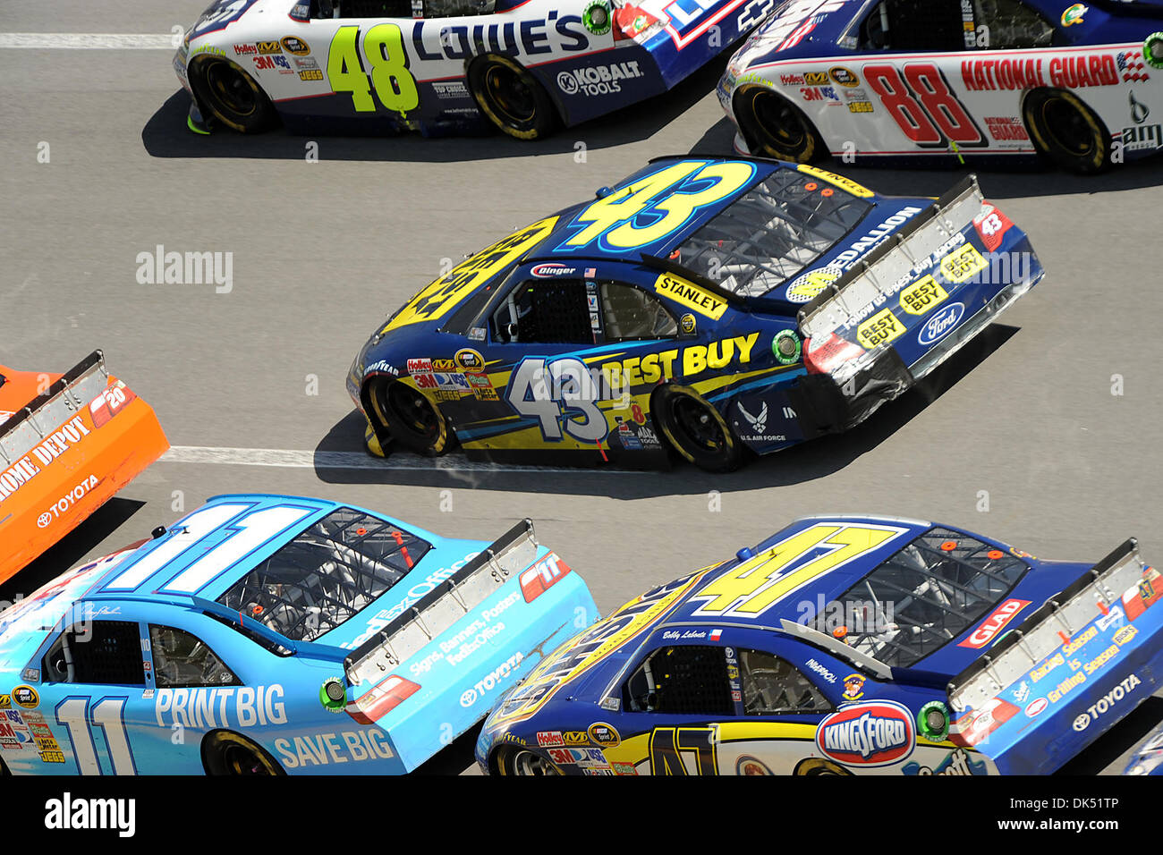Apr. 17, 2011 - Talladega, Alabama, Stati Uniti - A.J. Allmendinger driver del Richard Petty Motorsports Ford (43ÃŠ) nel AaronÃ•S 499 a Talladega Superspeedway di Talladega Alabama. (Credito Immagine: © Marty Bingham Southcreek/Global/ZUMAPRESS.com) Foto Stock