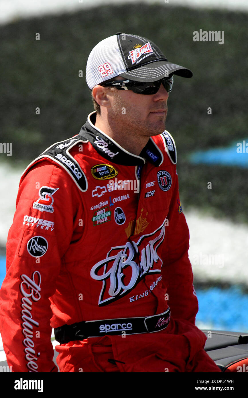 Apr. 17, 2011 - Talladega, Alabama, Stati Uniti - Kevin Harvick driver della Richard Childress Racing Chevrolet (29ÃŠ) nel AaronÃ•S 499 a Talladega Superspeedway di Talladega Alabama. (Credito Immagine: © Marty Bingham Southcreek/Global/ZUMAPRESS.com) Foto Stock