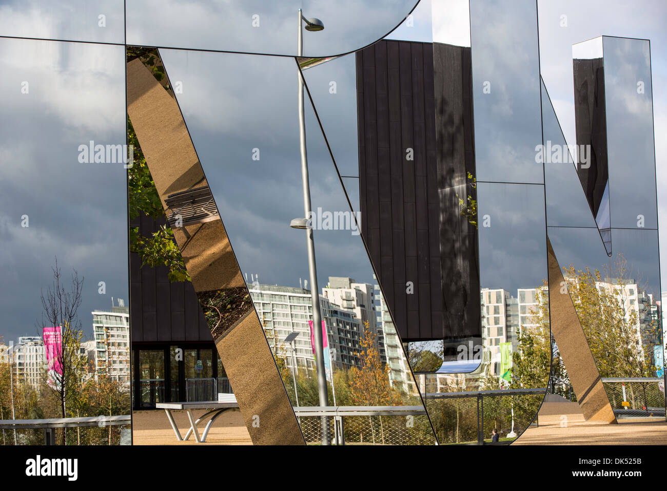 Eseguire opere di Monica Bonvicini dalla casella di rame, Olympic Park, London, Regno Unito Foto Stock