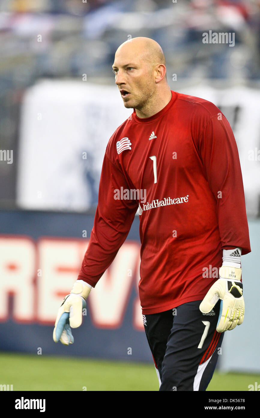 Apr. 23, 2011 - Foxborough, Massachusetts, STATI UNITI - New England Revolution il portiere Matt Reis (1) facendo pratica scatti prima che la partita tra la Nuova Inghilterra Rivoluzione e lo Sporting KC. La Nuova Inghilterra rivoluzione sconfitto lo Sporting KC 3 - 2. (Credito Immagine: © contrassegnare la casella/Southcreek globale/ZUMAPRESS.com) Foto Stock