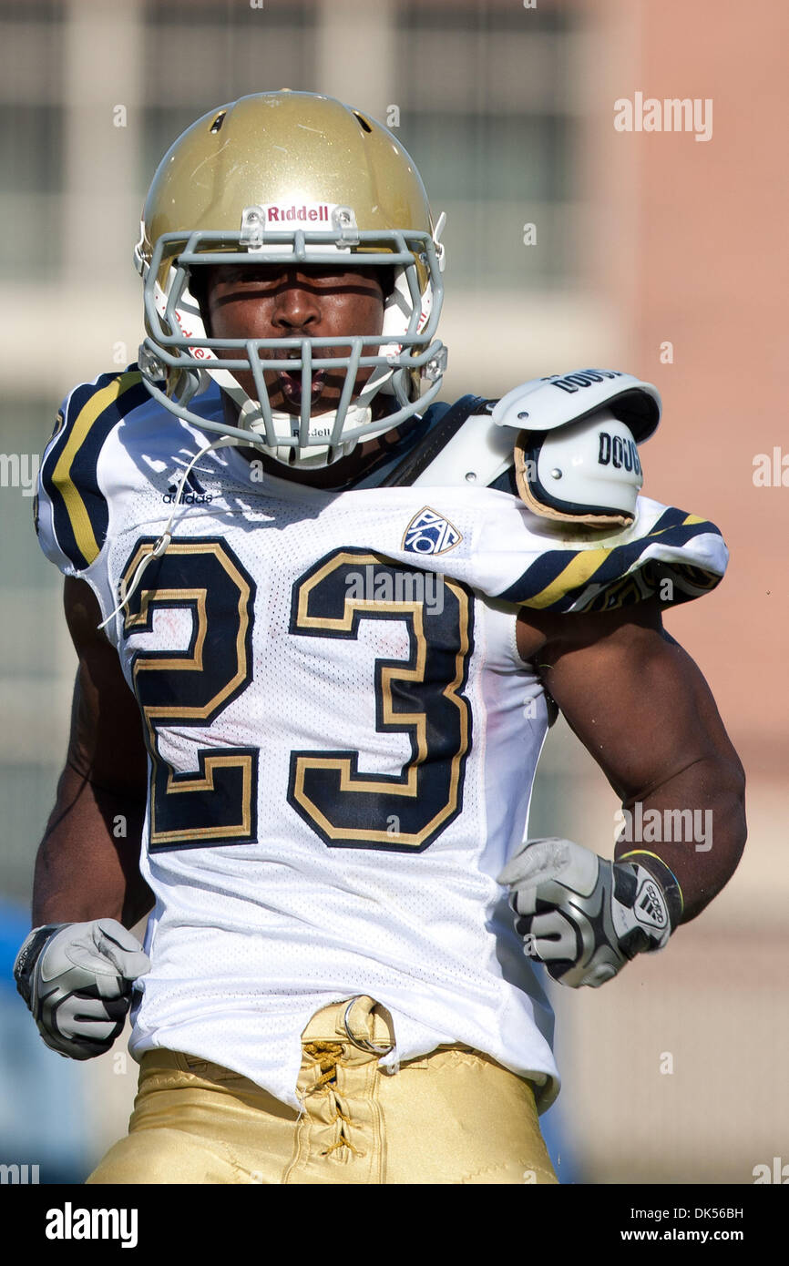 Apr. 23, 2011 - Westwood, California, Stati Uniti - UCLA Bruins running back Johnathan Franklin #23 viene pompato durante l'UCLA gioco a molla a Drake Stadium. (Credito Immagine: © Brandon Parry/Southcreek globale/ZUMAPRESS.com) Foto Stock