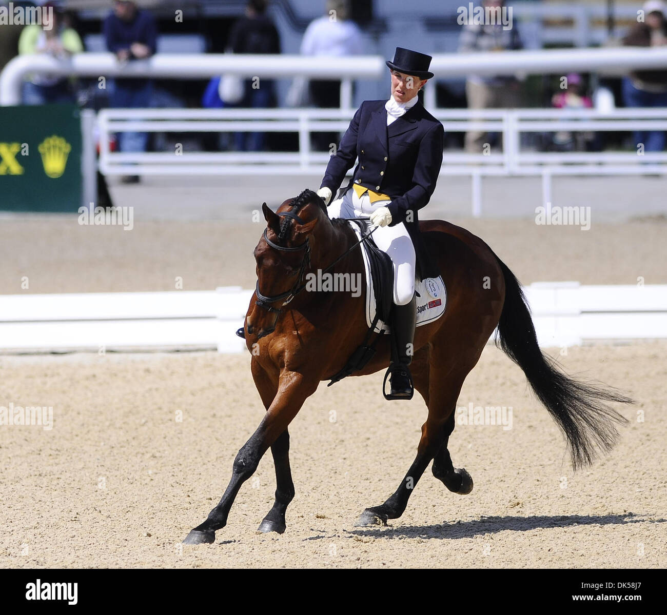 Aprile 28, 2011 - Lexington, Kentucky, Stati Uniti - Kristin Bachma(USA), competere sul Grifondoro, durante la prova di Dressage presso il Rolex a 3 giorno 4-Star evento presso il Kentucky Horse Park in Lexington, Kentucky il 28 aprile 2011. (Credito Immagine: © Scott Serio/eclipse/ZUMAPRESS.com) Foto Stock