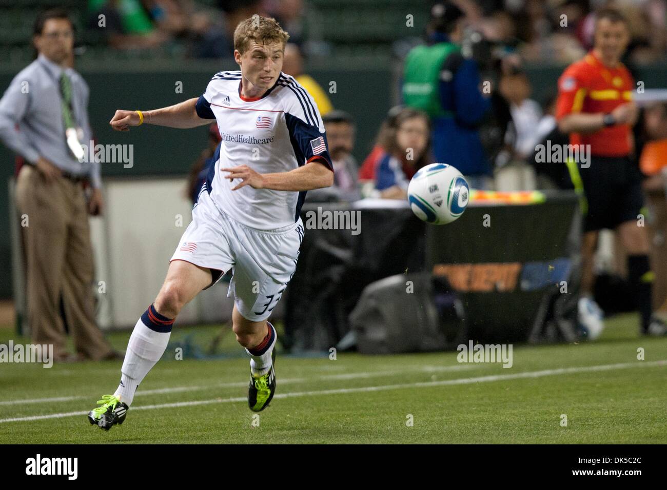 Aprile 30, 2011 - Carson, California, Stati Uniti - New England Revolution centrocampista Zak Boggs #33 in azione durante il Major League Soccer Game tra la Nuova Inghilterra Rivoluzione e Chivas USA al Home Depot Center. (Credito Immagine: © Brandon Parry/Southcreek globale/ZUMAPRESS.com) Foto Stock