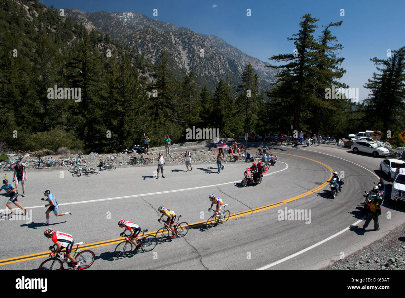 21 maggio 2011 - Monte Baldy, California, Stati Uniti - Tre chilometri prima della fine della fase 7 della Amgen tour della California sulla cima di Monte Baldy, il leader del gruppo diminuì a quattro piloti, comprese gara globale leader Chris Horner e vincitore di tappa Levi Leipheimer (Team Radio Shack). Leipheimer sarebbe andare a vincere la tappa in disparte Horner, che ha mantenuto il suo vantaggio in classifica..(Immagine di credito: © Wil Foto Stock