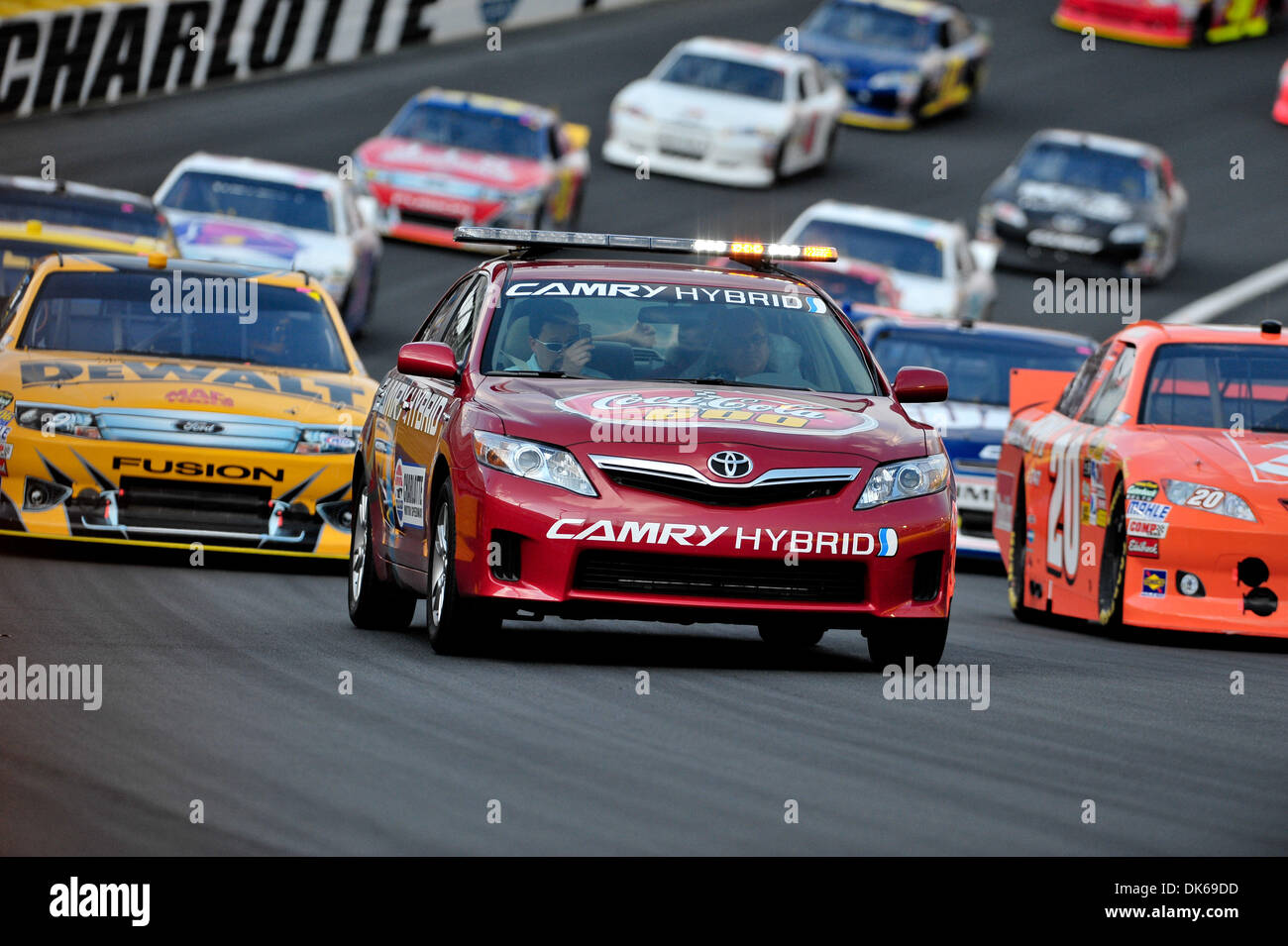29 maggio 2011 - Concord, North Carolina, Stati Uniti d'America - La pace car esce dal giro 4 durante la fase di avviamento della coca-cola 600 a Charlotte Motor Speedway in concordia, North Carolina (credito Immagine: © Anthony Barham/Southcreek globale/ZUMAPRESS.com) Foto Stock