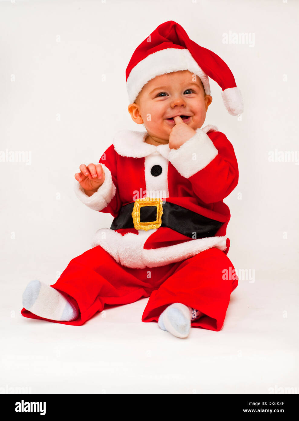 Baby boy in Santa vestito pronto per Natale Foto Stock