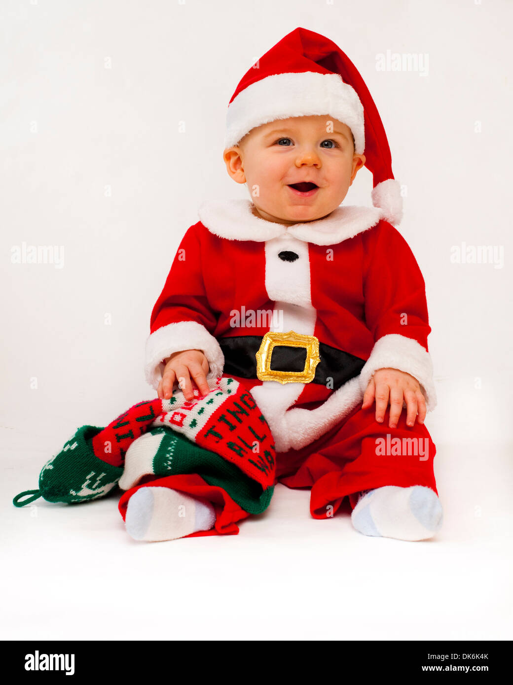 Baby boy in Santa vestito pronto per Natale Foto Stock