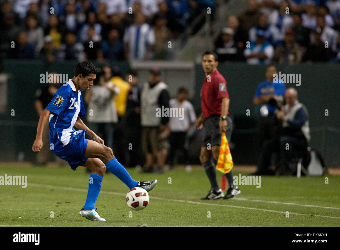 6 giugno 2011 - Carson, California, Stati Uniti - Guatemala centrocampista Jonathan Lopez #24 in azione durante il 2011 CONCACAF Gold Cup gruppo B gioco tra Honduras e Guatemala al Home Depot Center. (Credito Immagine: © Brandon Parry/Southcreek globale/ZUMAPRESS.com) Foto Stock