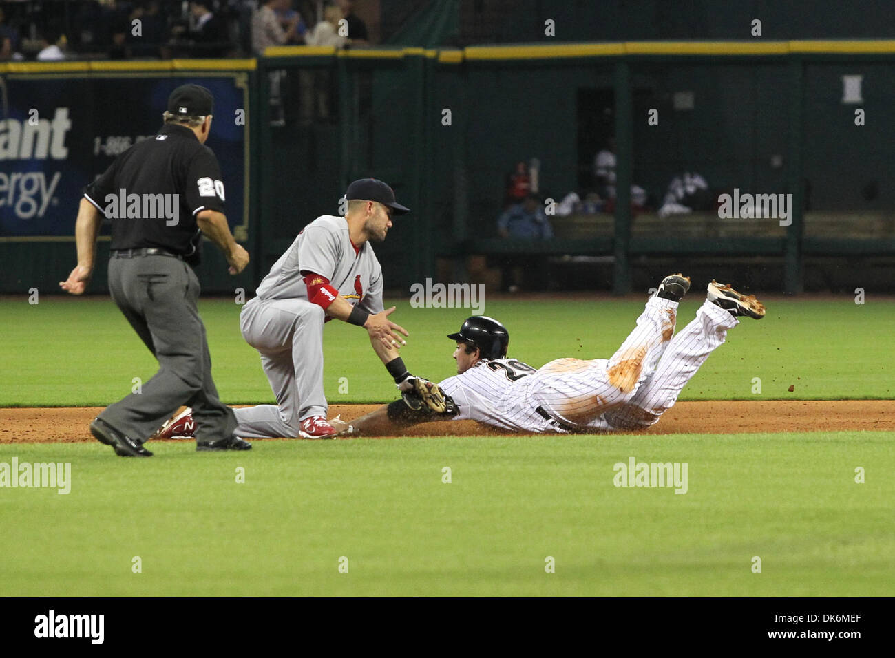 7 giugno 2011 - Houston, Texas, Stati Uniti - Houston Astros Infielder Brett Wallace (29) viene buttato fuori a seconda base tenta di rubare. Il St. Louis Cardinals battere Houston Astros 7-4 al Minute Maid Park a Houston, TX. (Credito Immagine: © Luis Leyva/Southcreek globale/ZUMAPRESS.com) Foto Stock