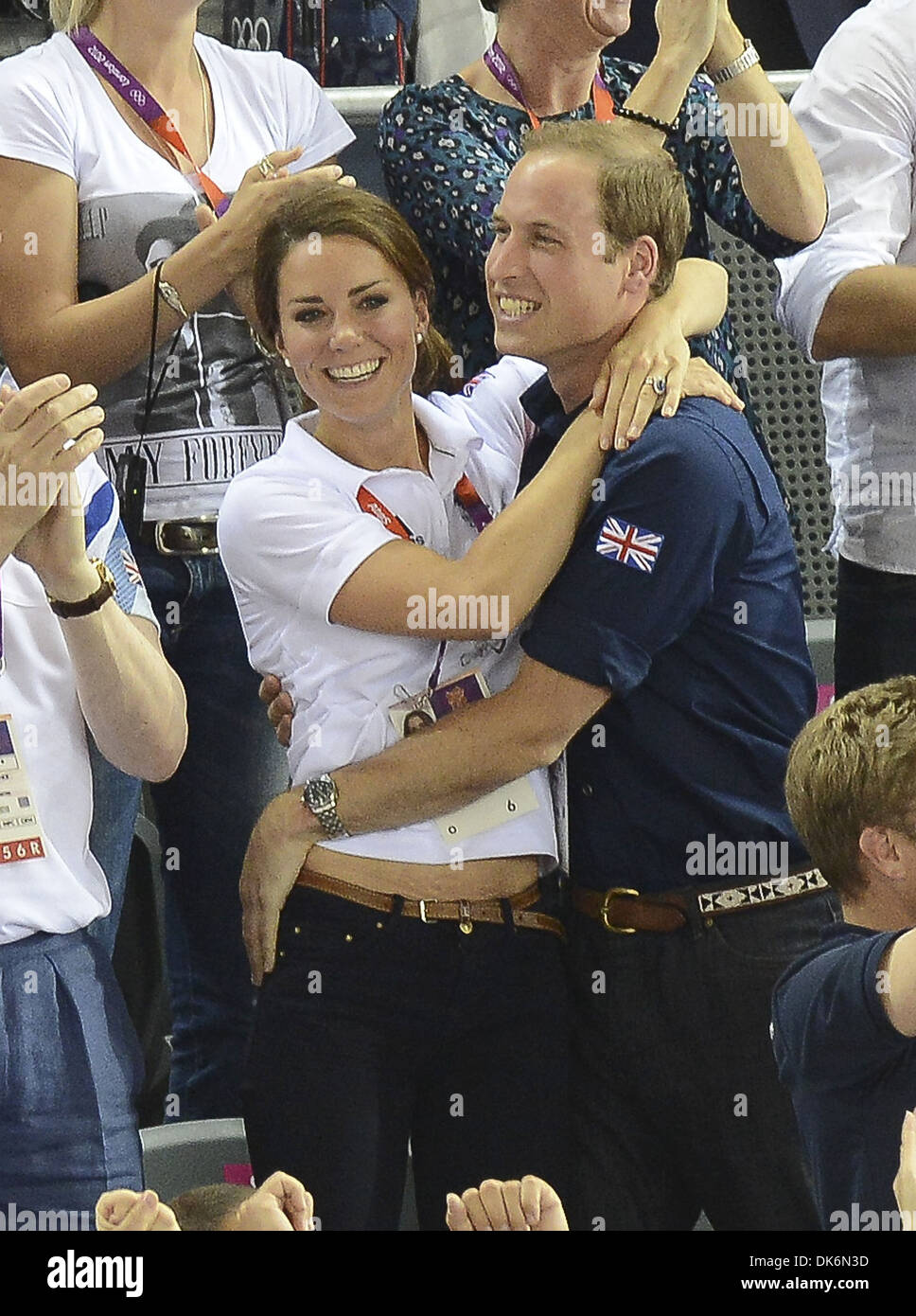 Kate Middleton e il principe William durante il team Pursuit ciclismo su pista qualifica il giorno 6 di Londra 2012 Giochi Olimpici a Foto Stock