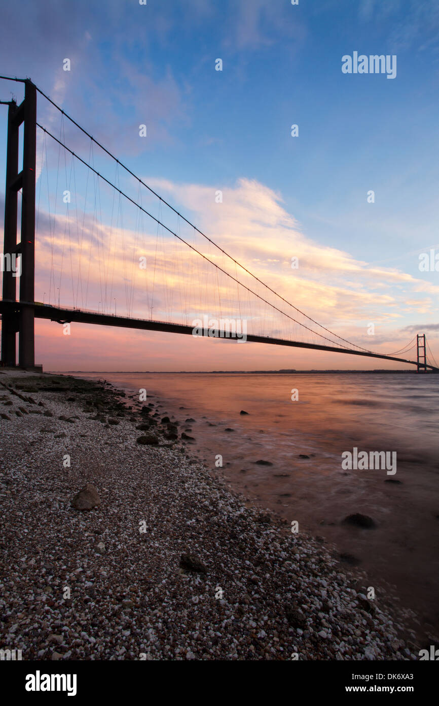 Il Humber Bridge al crepuscolo East Riding of Yorkshire Inghilterra Foto Stock