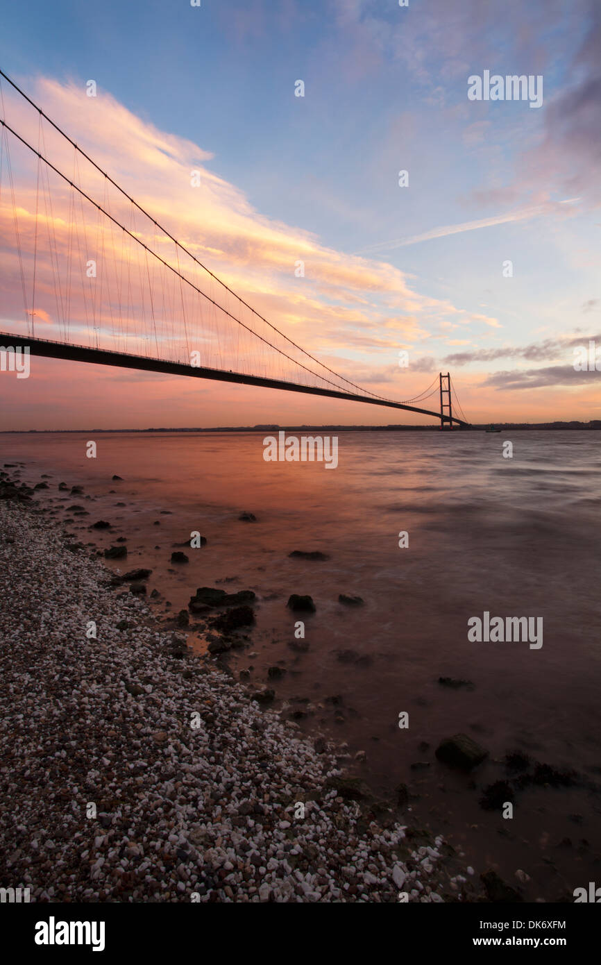 Il Humber Bridge al crepuscolo East Riding of Yorkshire Inghilterra Foto Stock