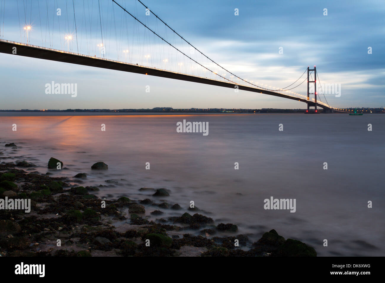 Il Humber Bridge al crepuscolo East Riding of Yorkshire Inghilterra Foto Stock