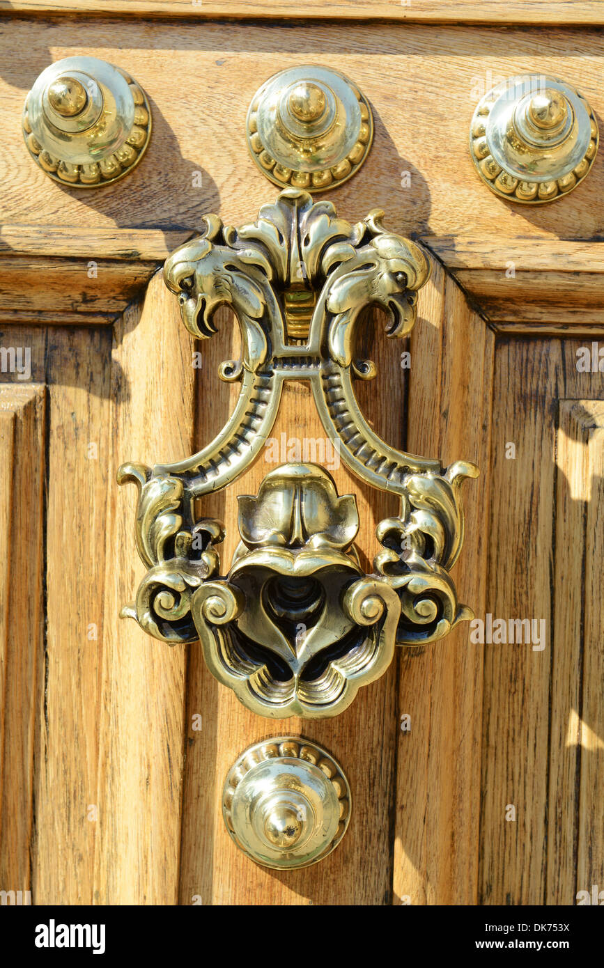 Porta respingente sul Palacio de Capitania generale de Barcelona, ex convento della Catalogna, Barcellona, Spagna Foto Stock