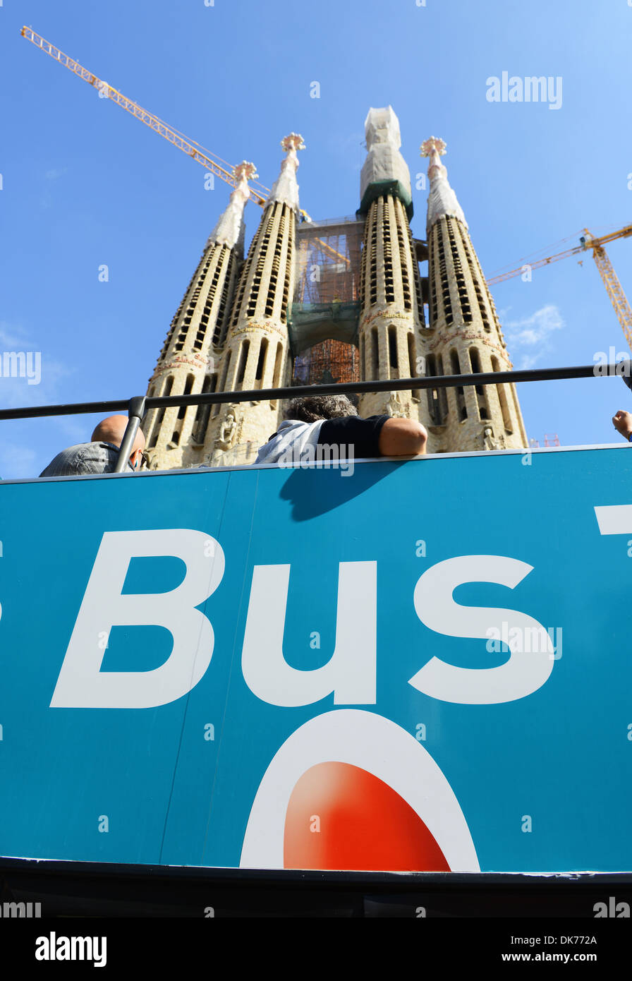 Barcellona bus turistico a La Sagrada Familia, gita turistica in autobus, Barcellona, Spagna Foto Stock