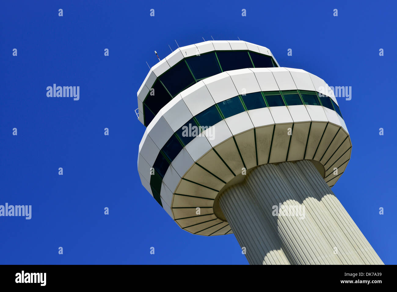 Torre di controllo, il controllo del traffico aereo torre presso l'aeroporto di Gatwick, Londra, Gran Bretagna, Regno Unito Foto Stock