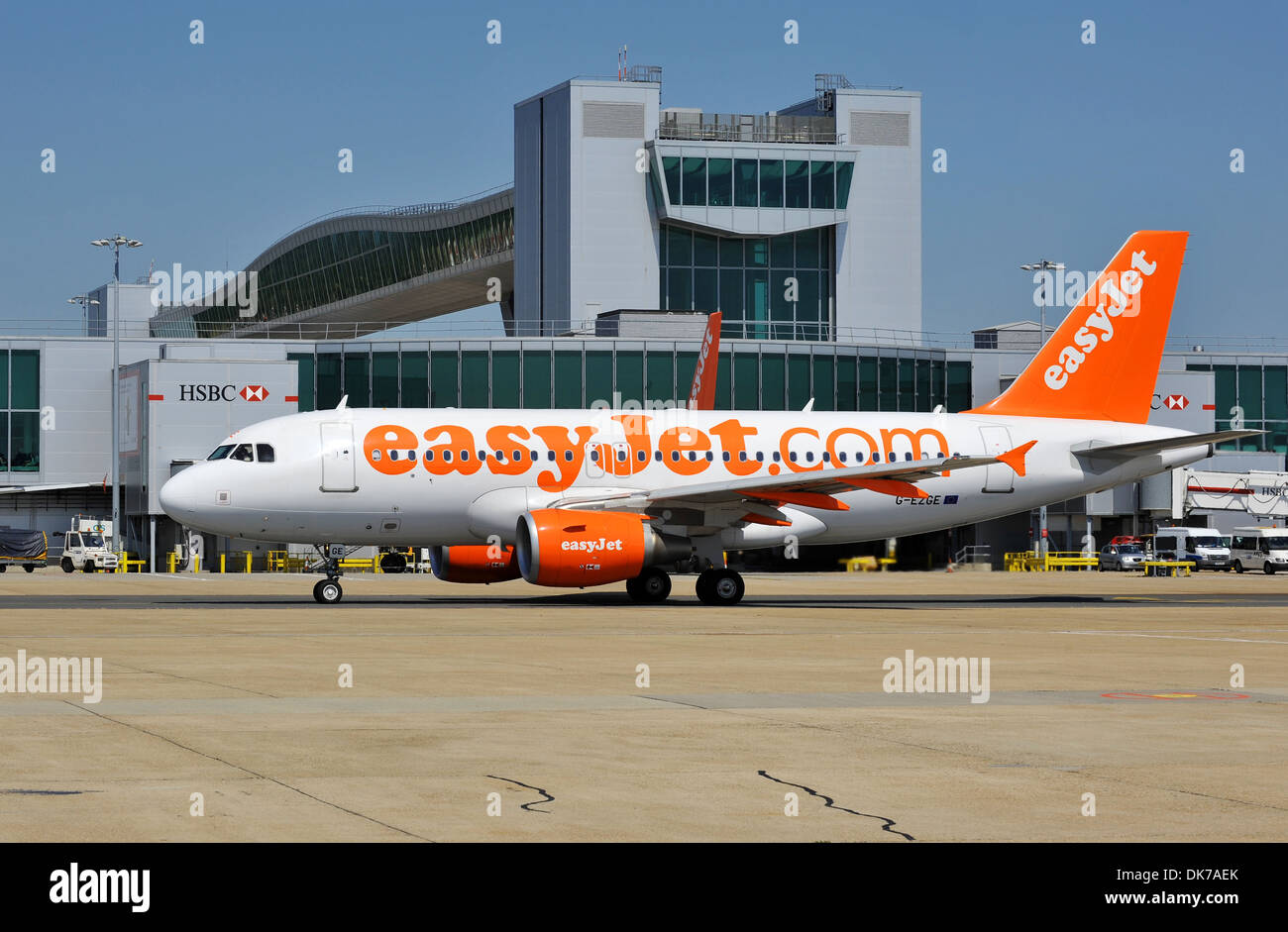 Piano di EasyJet, EasyJet airline, EasyJet aeroplano a Gatwick Airport Terminal, Londra, Gran Bretagna, Regno Unito Foto Stock