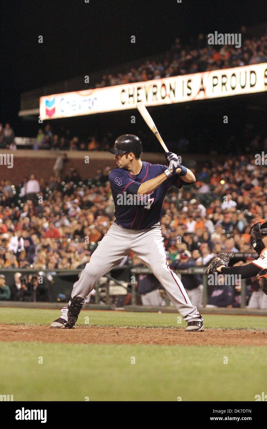 Giugno 21, 2011 - San Francisco, California, Stati Uniti - Minnesota Twins catcher Joe Mauer (7) a bat durante la MLB gioco tra i San Francisco Giants e del Minnesota Twins. La Minnesota Twins vincere la partita 9-2. (Credito Immagine: © Dinno Kovic/Southcreek globale/ZUMAPRESS.com) Foto Stock