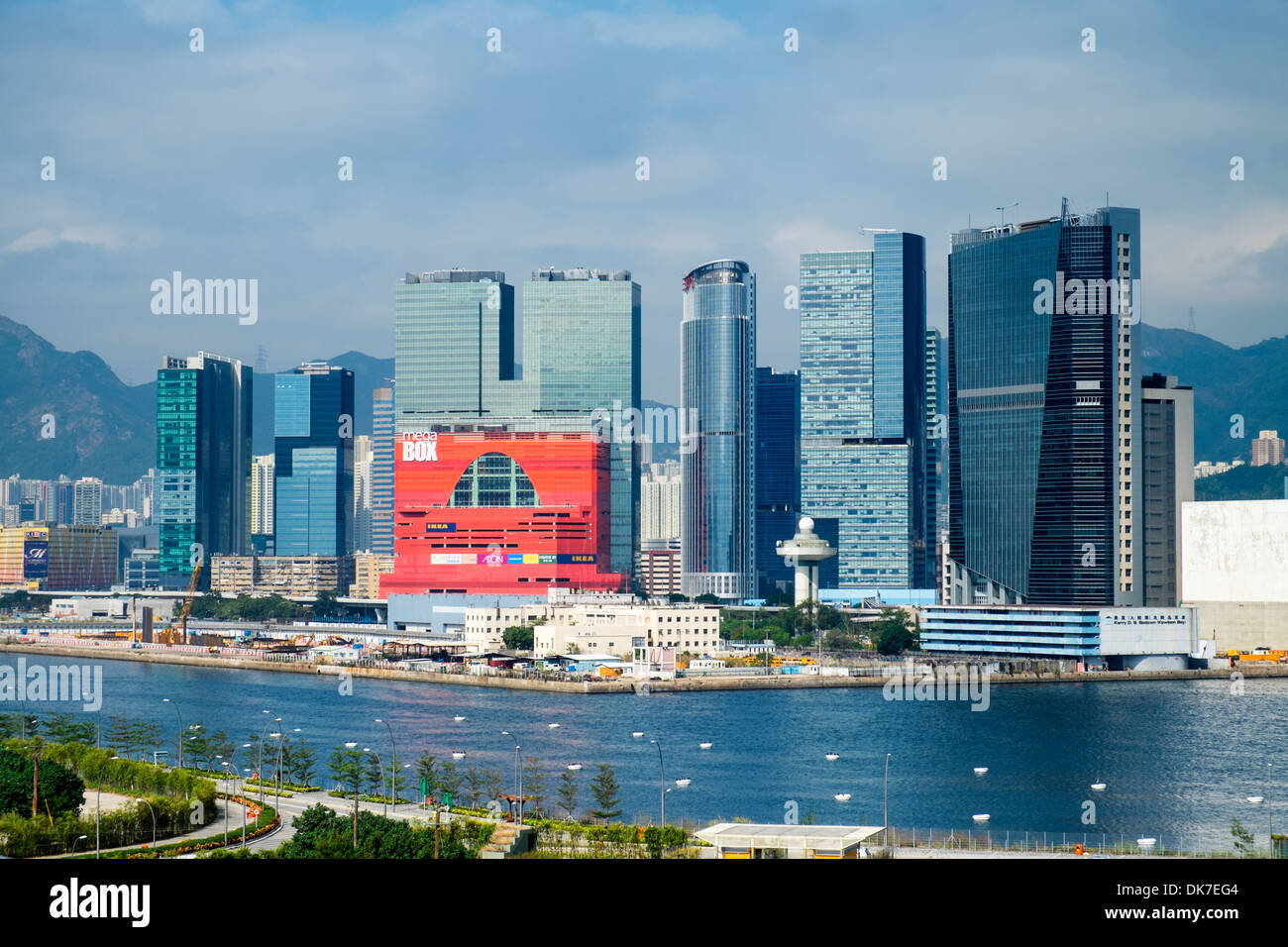 Vista del denso paesaggio urbano e alti torri in Kowloon Bay Hong Kong Foto Stock