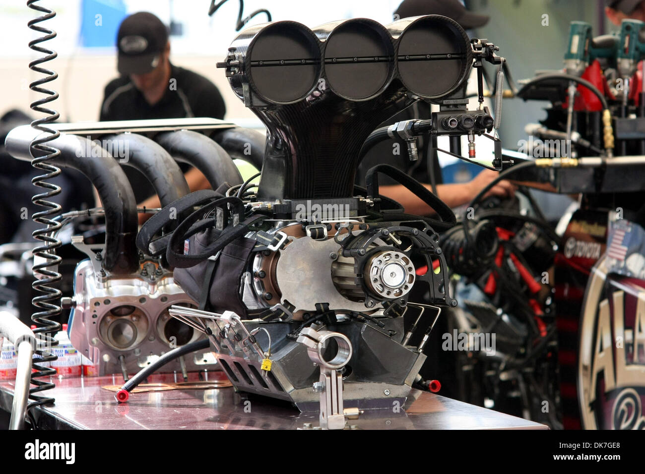 Giugno 23, 2011 - Norwalk, Ohio, Stati Uniti - un turbocompressore e collettore di aspirazione si siede su un tavolo, in attesa di essere attaccato al resto di un motore. (Credito Immagine: © Alan Ashley/Southcreek globale/ZUMAPRESS.com) Foto Stock