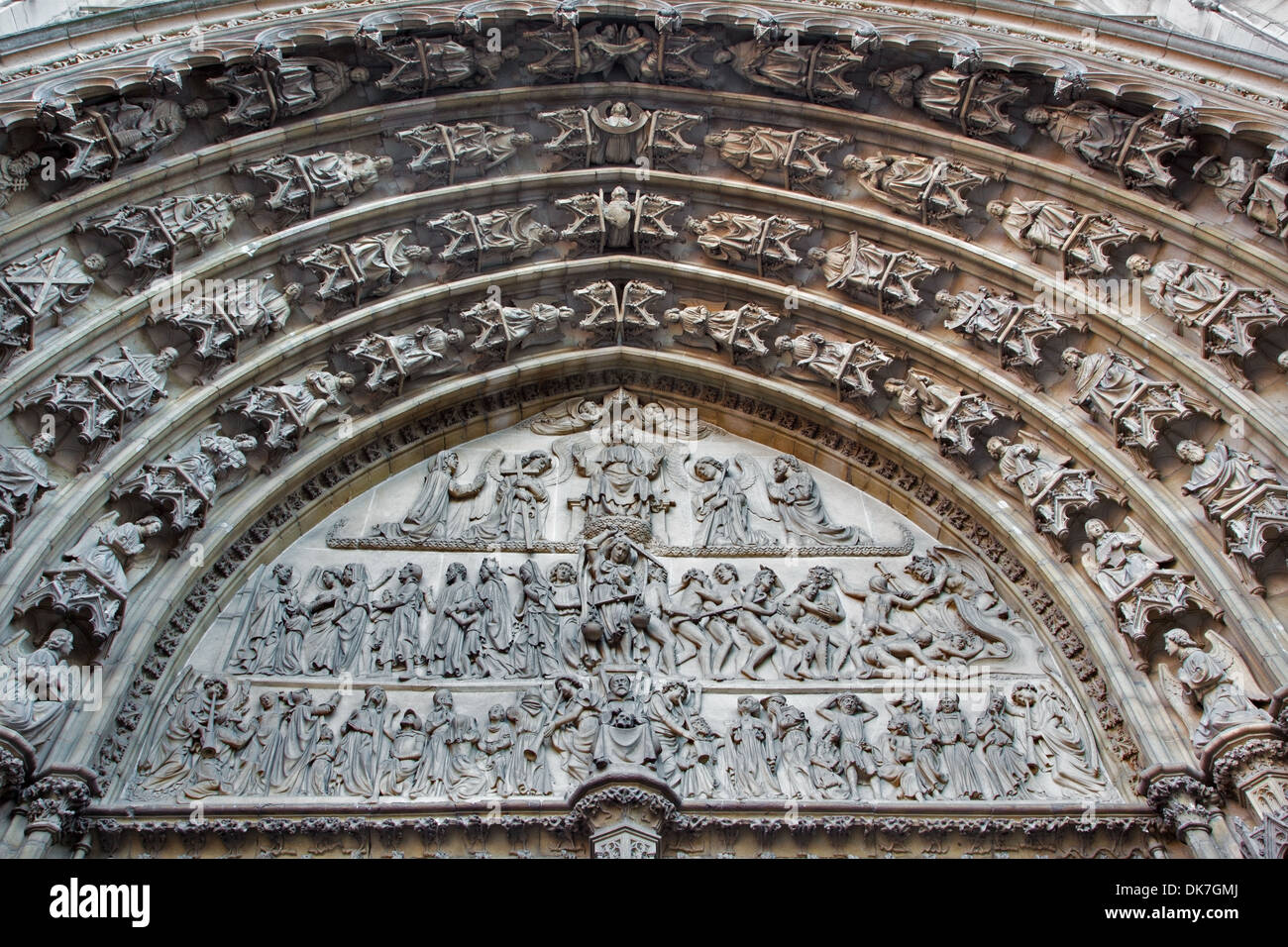 Anversa, Belgio - 5 settembre: sollievo di ultima sentenza sul portale principale della cattedrale di Nostra Signora Foto Stock