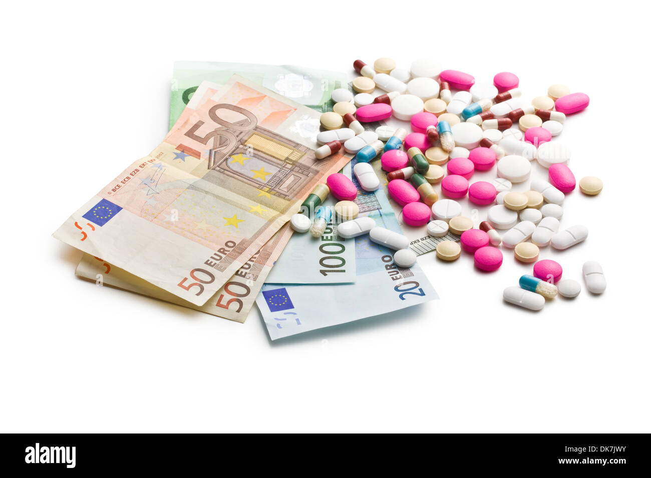 Pillole colorate con le fatture in euro su sfondo bianco Foto Stock
