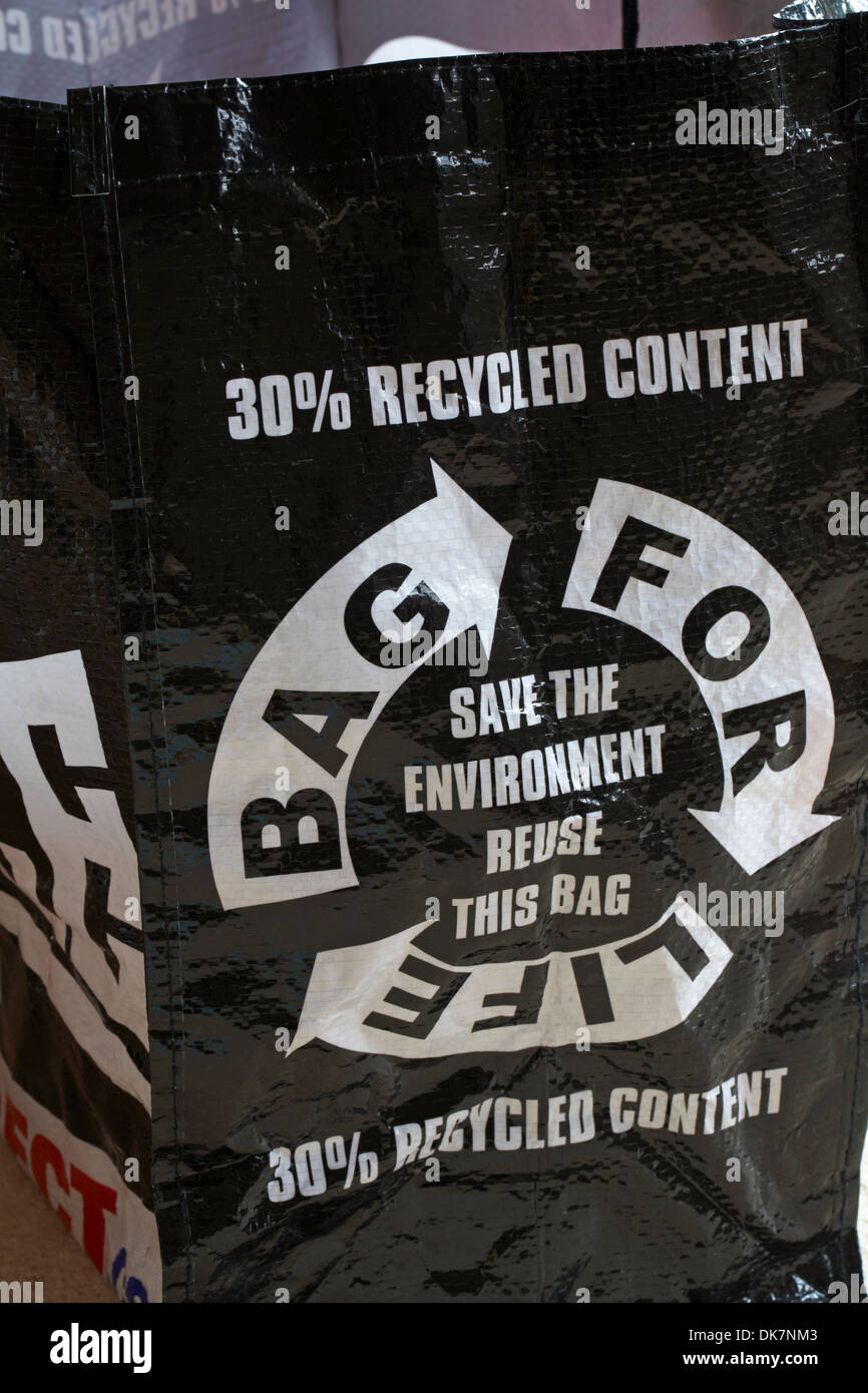 Bag for Life per risparmiare l'ambiente riutilizzare questo sacchetto 30% Materiale riciclato - Borsa sportiva diretta Foto Stock