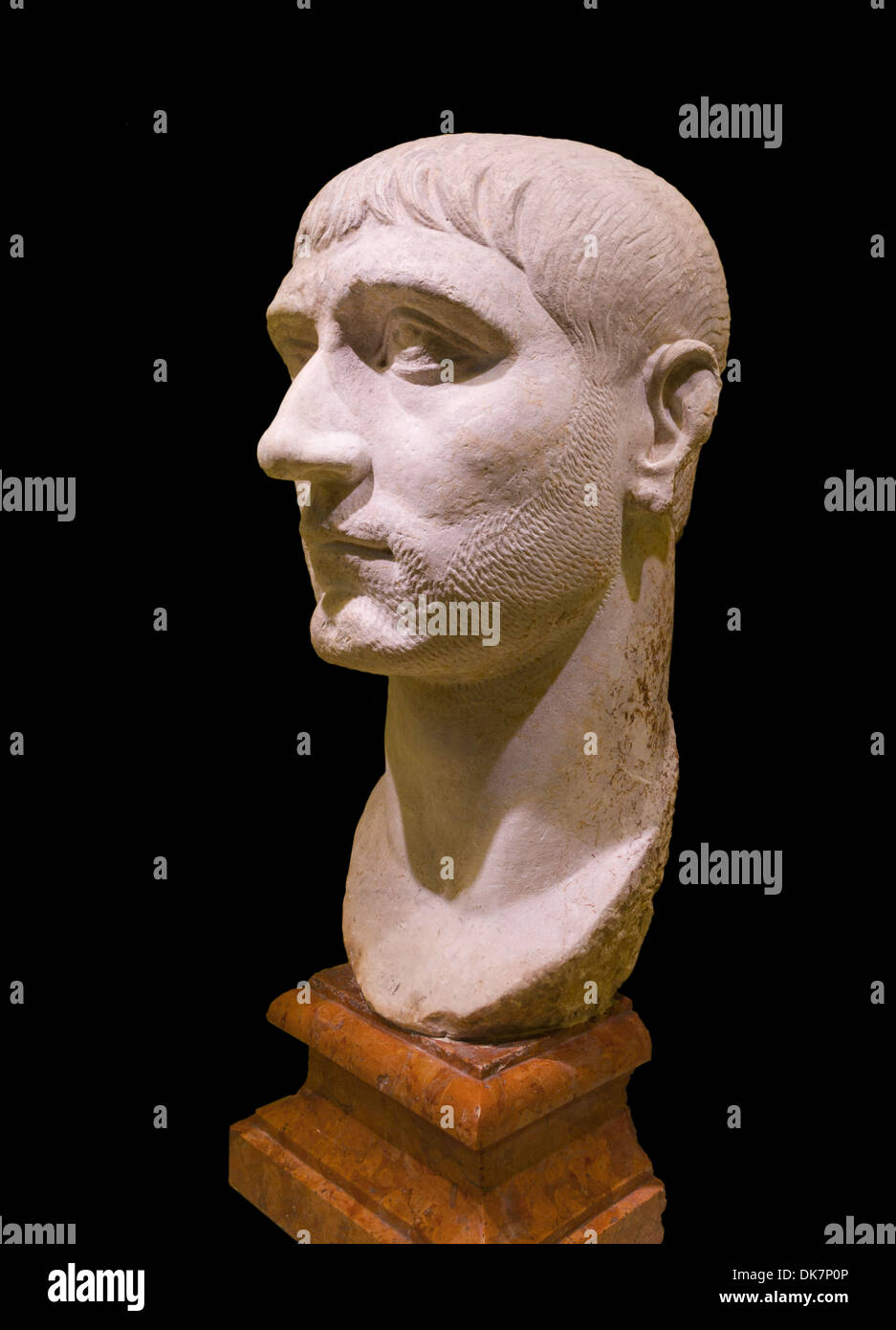 Testa di marmo dell'imperatore Massenzio (Marco Aurelio Valerio Massenzio) (306 - 312), Staatliche Kunstsammlungen, Skulpturensammlun Foto Stock