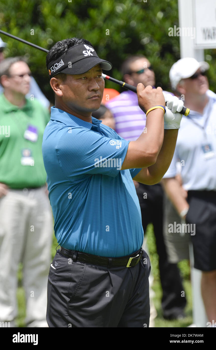 2 luglio 2011 - Newtown Square, PA, Stati Uniti d'America - K.J.CHOI tee off per avviare il suo terzo round di gioco a livello del AT&T nazionale, svoltasi presso il Aronimink Golf Club di Newton Square Pa. (credito Immagine: © Ricky Fitchett/ZUMAPRESS.com) Foto Stock