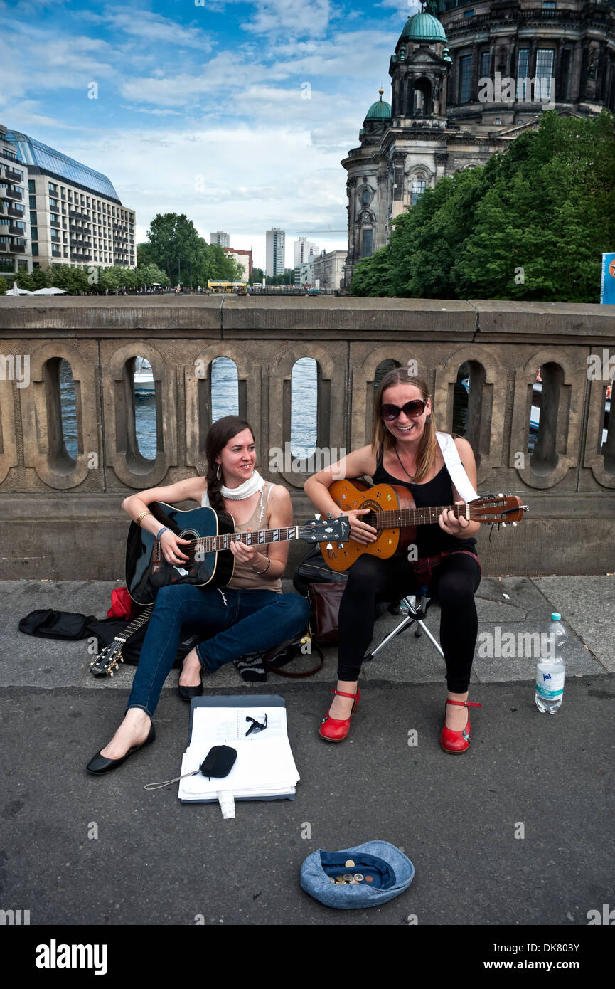 Femmina musicisti di strada Foto Stock