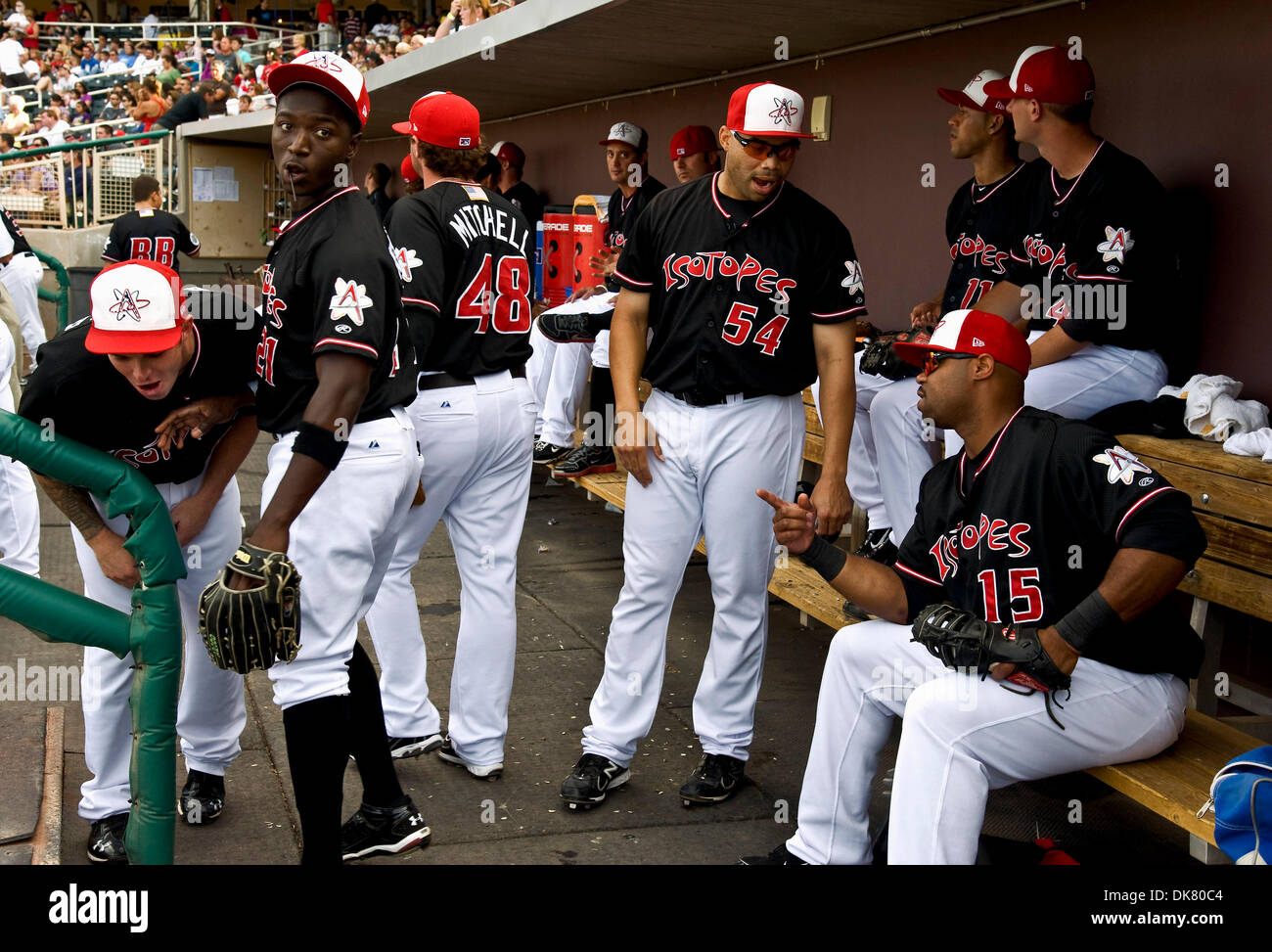 Luglio 04, 2011 - Albuquerque, Nuovo Messico, Stati Uniti d'America - l'Albuquerque isotopi piroga durante la loro indipendenza giorno gioco contro il Round Rock (TX) Express. Gli isotopi e l'Express sono le Triple-A Affiliati dei Los Angeles Dodgers e Texas Rangers, rispettivamente.(Immagine di credito: © Brian Cahn/ZUMAPRESS.com) Foto Stock