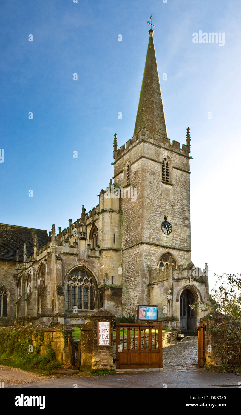 La quattrocentesca chiesa di San Ciriaco nel villaggio di Lacock, Wiltshire Foto Stock
