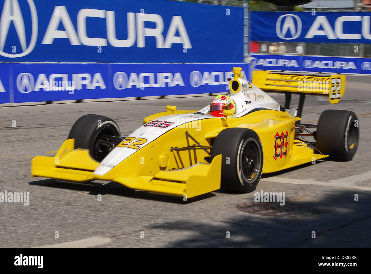 8 luglio 2011 - Toronto, Ontario, Canada - Victor Garcia driver della #22 Team Moore Racing Firestone Indy Lights racecar durante la pratica per la Honda Indy Toronto al momento del CNE, Toronto, Ontario. (Credito Immagine: © Keith Hamilton/Southcreek globale/ZUMAPRESS.com) Foto Stock