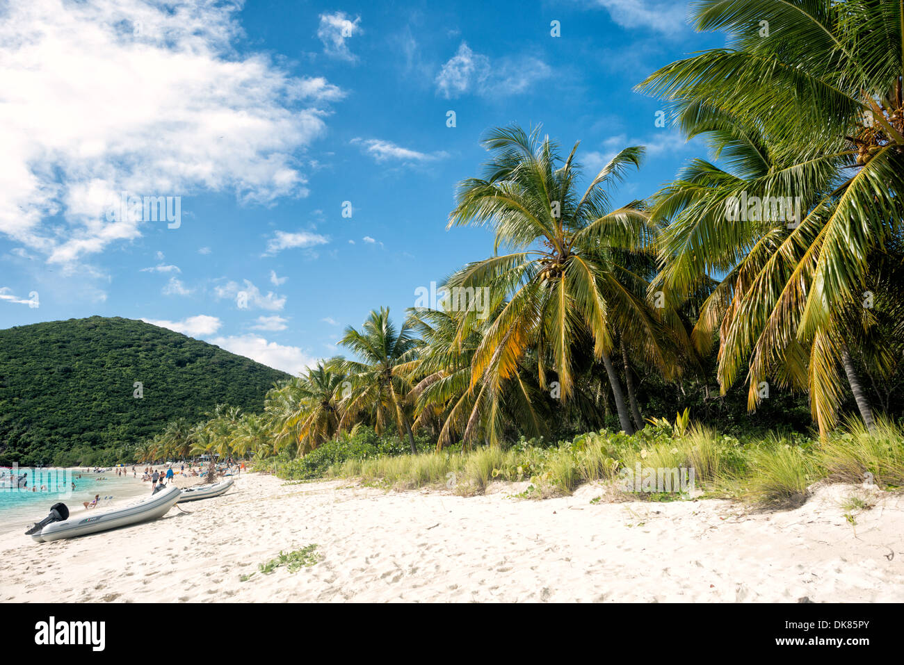 White Bay Beach Jost Van Dyke Isole Vergini britanniche // la spiaggia di sabbia bianca di White Bay a Jost Van Dyke nelle Isole Vergini britanniche. Foto Stock