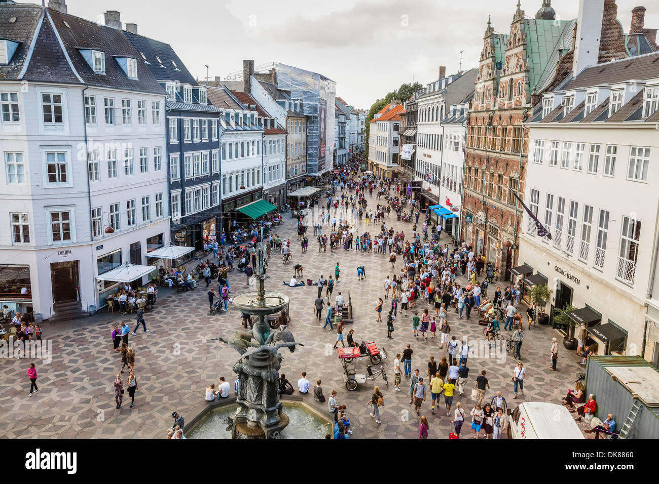 Stroget street, la principale strada pedonale dello shopping, Copenhagen, Danimarca. Foto Stock