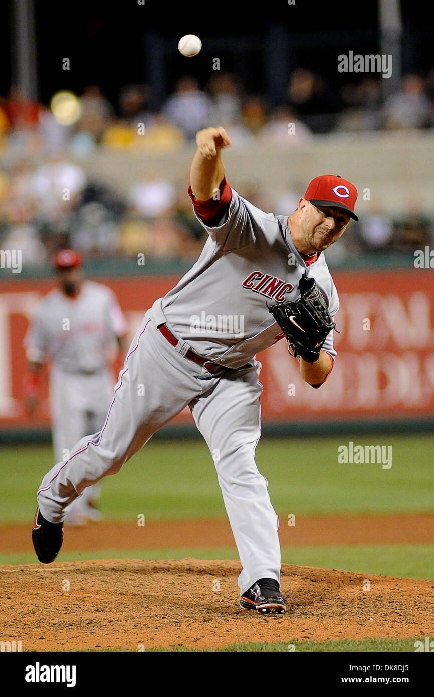 Luglio 19, 2011 - Pittsburgh, PENNSYLVANNIA, U.S - Cincinnati Reds relief pitcher Nick Masset (40) rilascia dal tumulo durante il settimo inning come i pirati di Pittsburgh prendere a Cincinnati Reds al PNC Park di Pittsburgh, PA....Pirati sconfiggere i rossi 1-0. (Credito Immagine: © Dean Beattie/Southcreek globale/ZUMAPRESS.com) Foto Stock