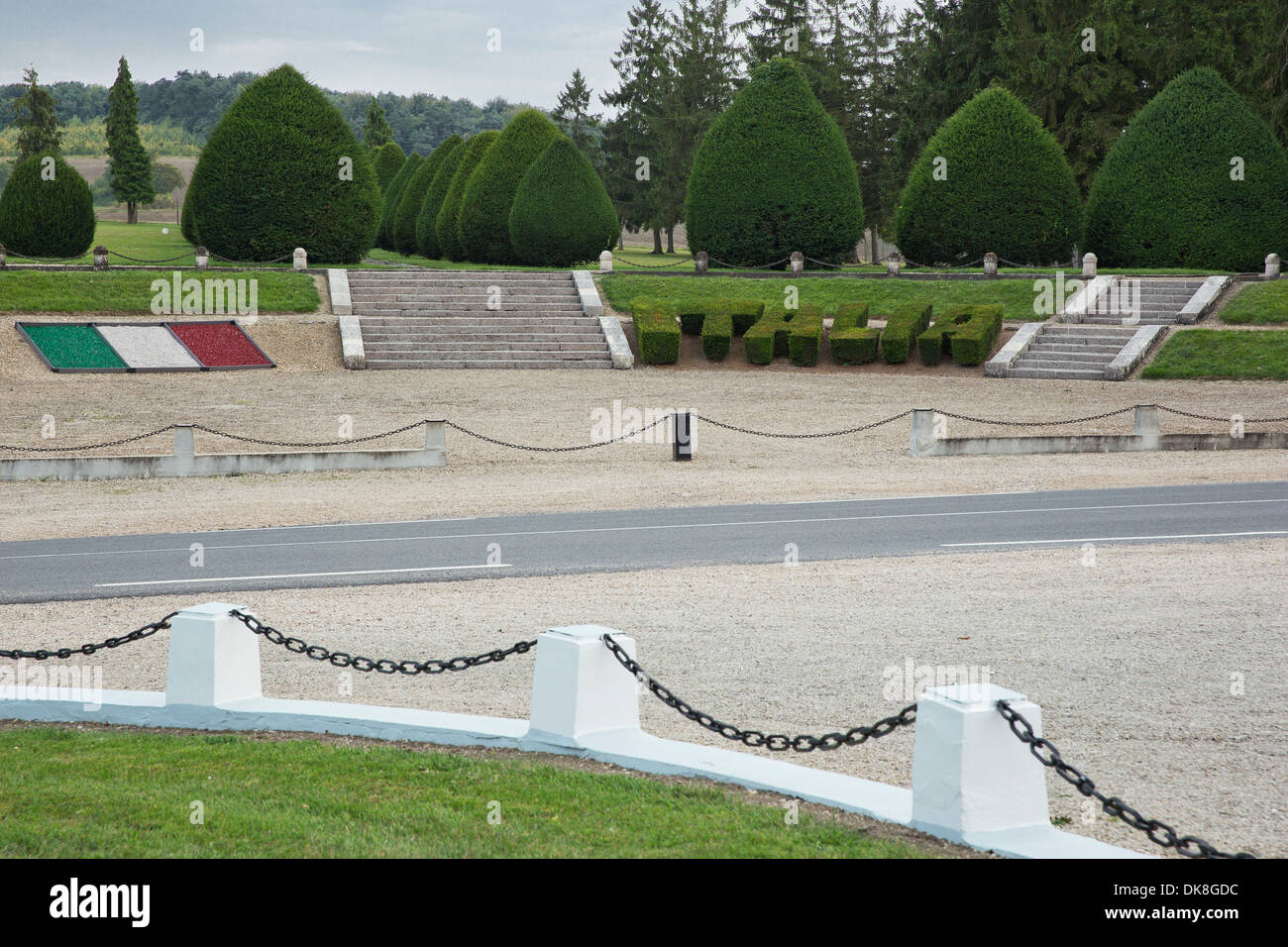 Panoramica dell'ingresso del cimitero italiano di Bligny-Chambrecy Foto Stock