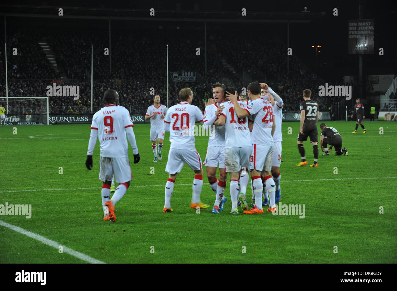 FC St Pauli vs. 1. FC Köln (0:3), Patrick Helmes feiert sein Tor zum 2:0, Amburgo, Deutschland. Solo uso editoriale. Foto Stock