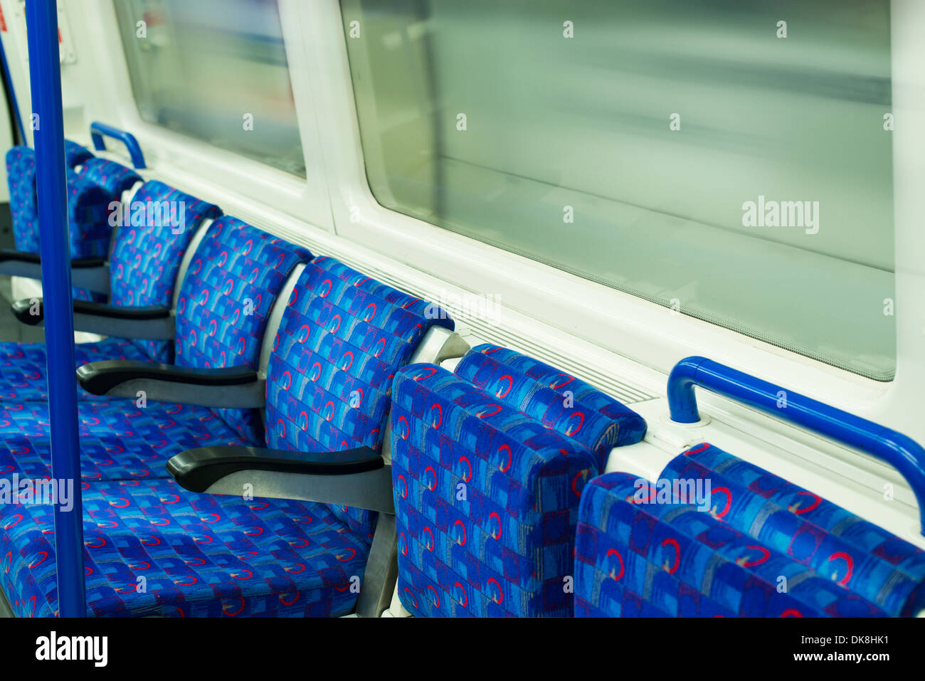 Il bus interno in corrispondenza di mezzi di trasporto pubblici. Posti a sedere in un bus Foto Stock