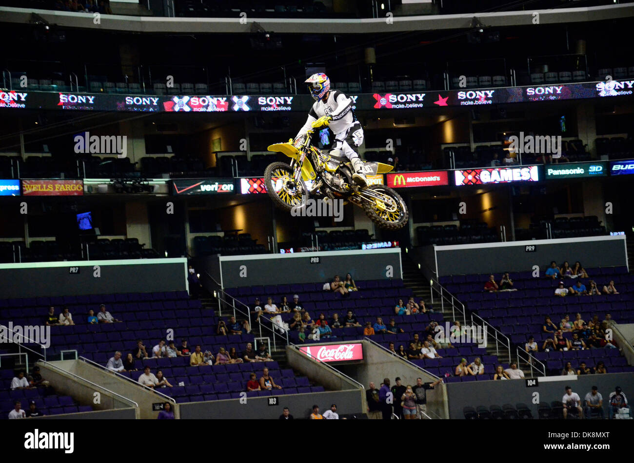 Luglio 28, 2011 - Los Angeles, California, Stati Uniti d'America - Pro Freestyle Motocross Star Travis Pastrana in X-Games 17 evento presso lo Staples Center di Los Angeles. (Credito Immagine: © Scott A. Tugel/ZUMA Press) Foto Stock