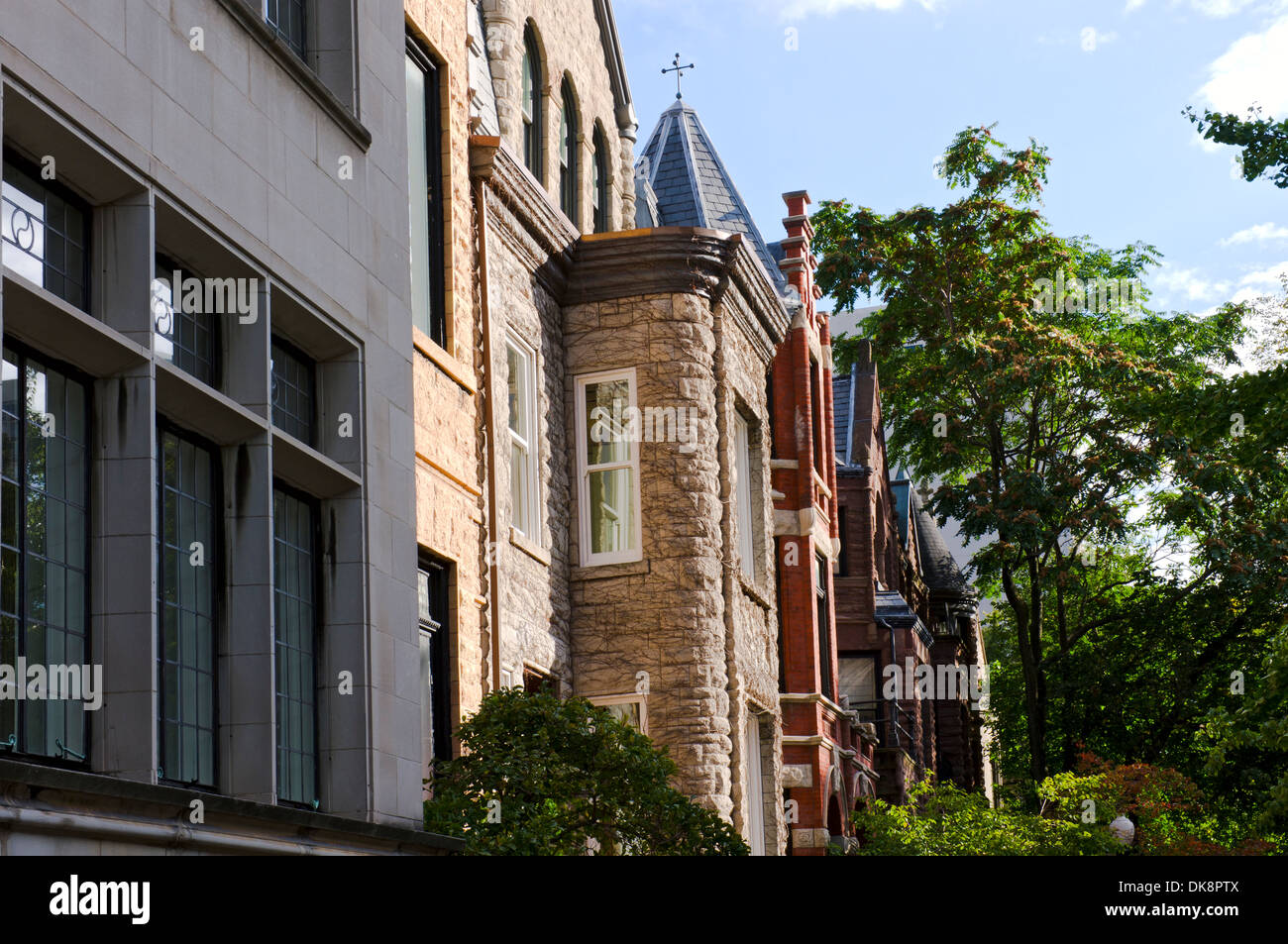Townhomes e appartamenti lungo la strada di Lincoln Park quartiere di Chicago in Illinois Foto Stock
