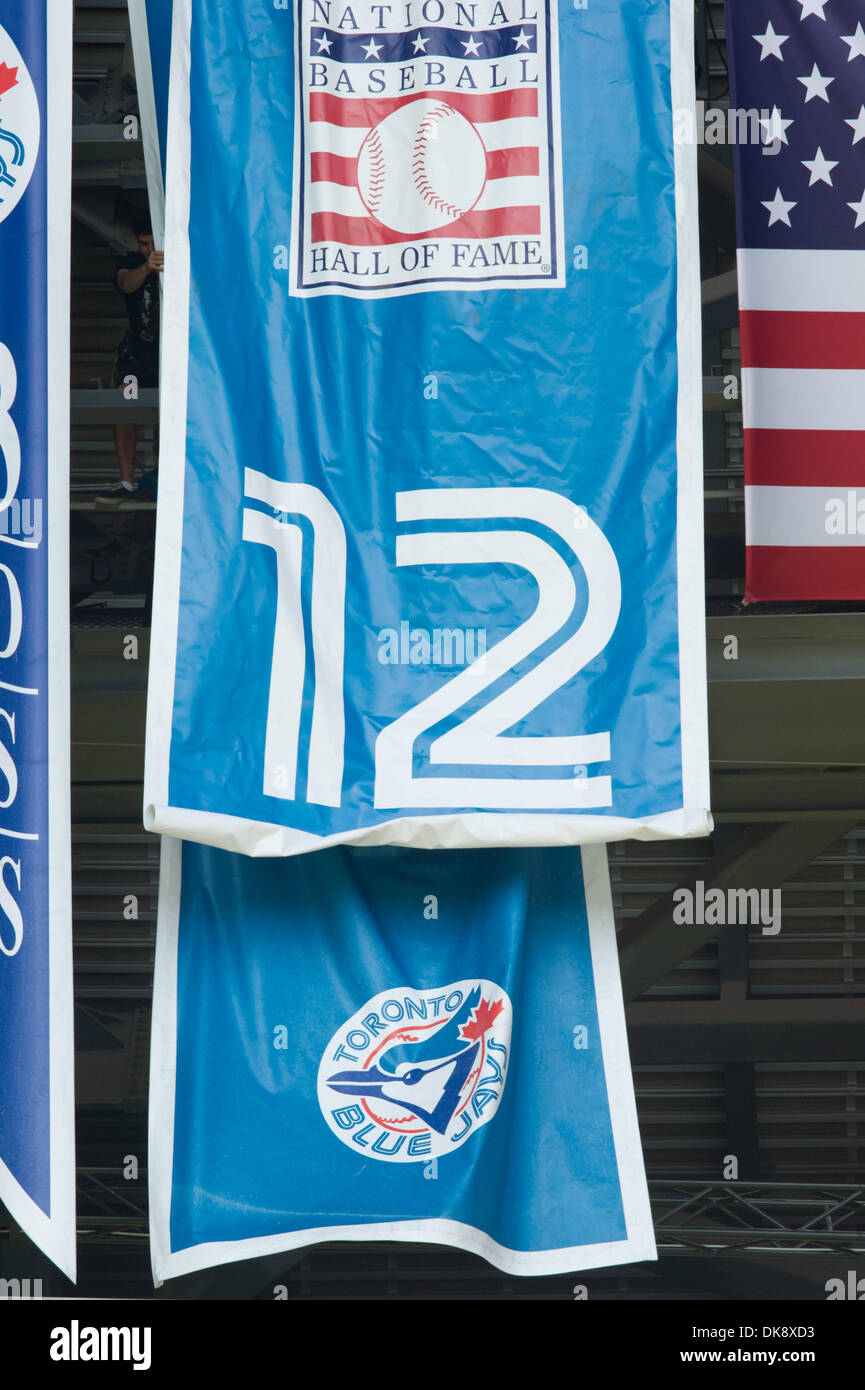 Luglio 31, 2011 - Toronto, Ontario, Canada - Toronto Blue Jays #12 è dispiegata presso il Rogers Centre ufficialmente ritirando il numero. Il Toronto Blue Jays sconfitto il Texas Rangers 7 - 3 presso il Rogers Centre Toronto Ontario. (Credito Immagine: © Keith Hamilton/Southcreek globale/ZUMAPRESS.com) Foto Stock