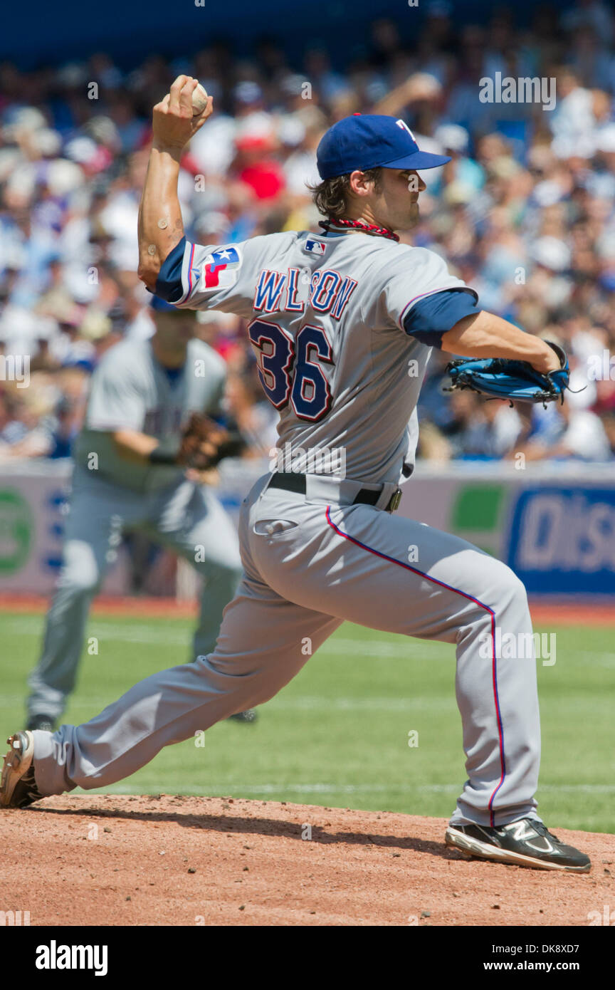 Luglio 31, 2011 - Toronto, Ontario, Canada - Texas Rangers Pitcher C.J. Wilson (36) in azione contro il Toronto Blue Jays. Il Toronto Blue Jays sconfitto il Texas Rangers 7 - 3 presso il Rogers Centre Toronto Ontario. (Credito Immagine: © Keith Hamilton/Southcreek globale/ZUMAPRESS.com) Foto Stock