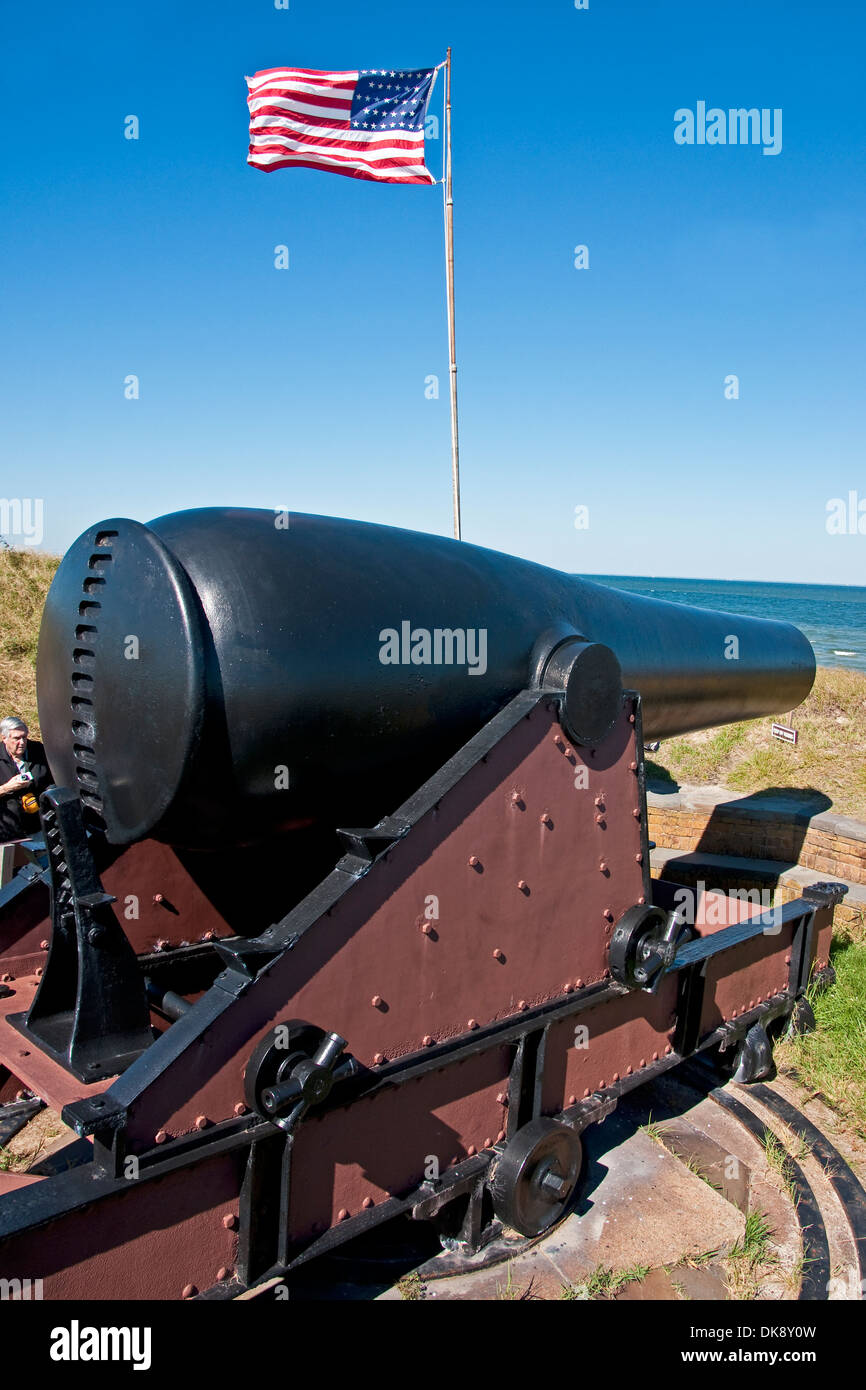 Il cannone a forte storico Massachusetts ad ovest sulla nave Isola di Gulf Islands National Seashore nel Golfo del Messico. Foto Stock